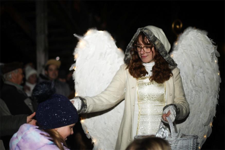Podersdorf: Eislaufvergnügen und Perchtenlauf