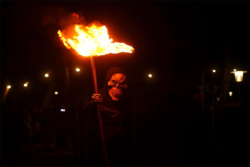 Podersdorf: Eislaufvergnügen und Perchtenlauf