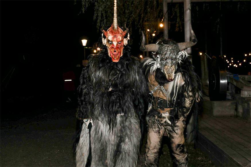 Podersdorf: Eislaufvergnügen und Perchtenlauf