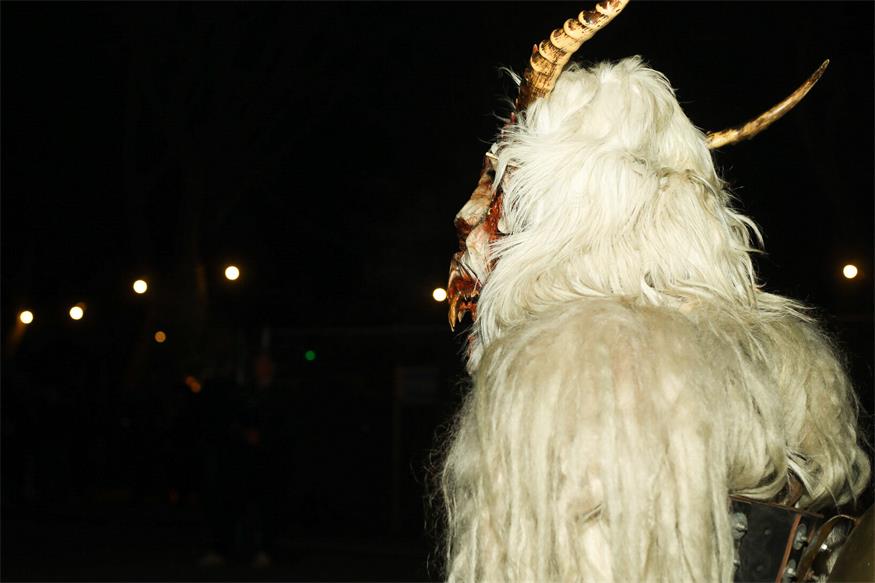 Podersdorf: Eislaufvergnügen und Perchtenlauf