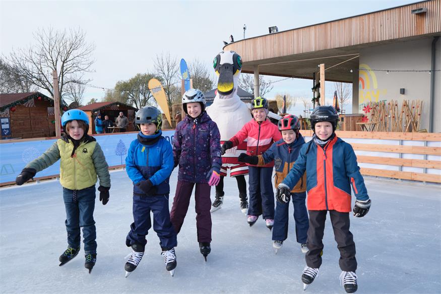 PODO on Ice: Erste Eislaufbahn am Neusiedler See eröffnet