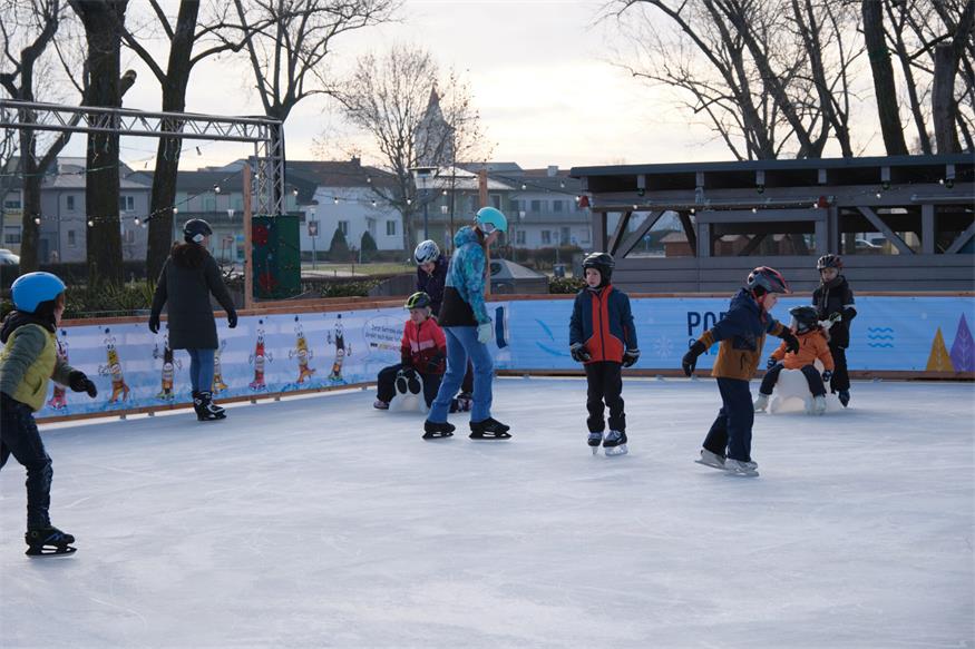 PODO on Ice: Erste Eislaufbahn am Neusiedler See eröffnet