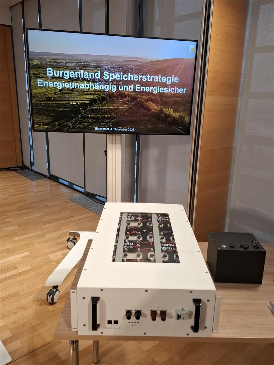 Erstmals im Echtbetrieb: Batteriespeicher geht ans Stromnetz