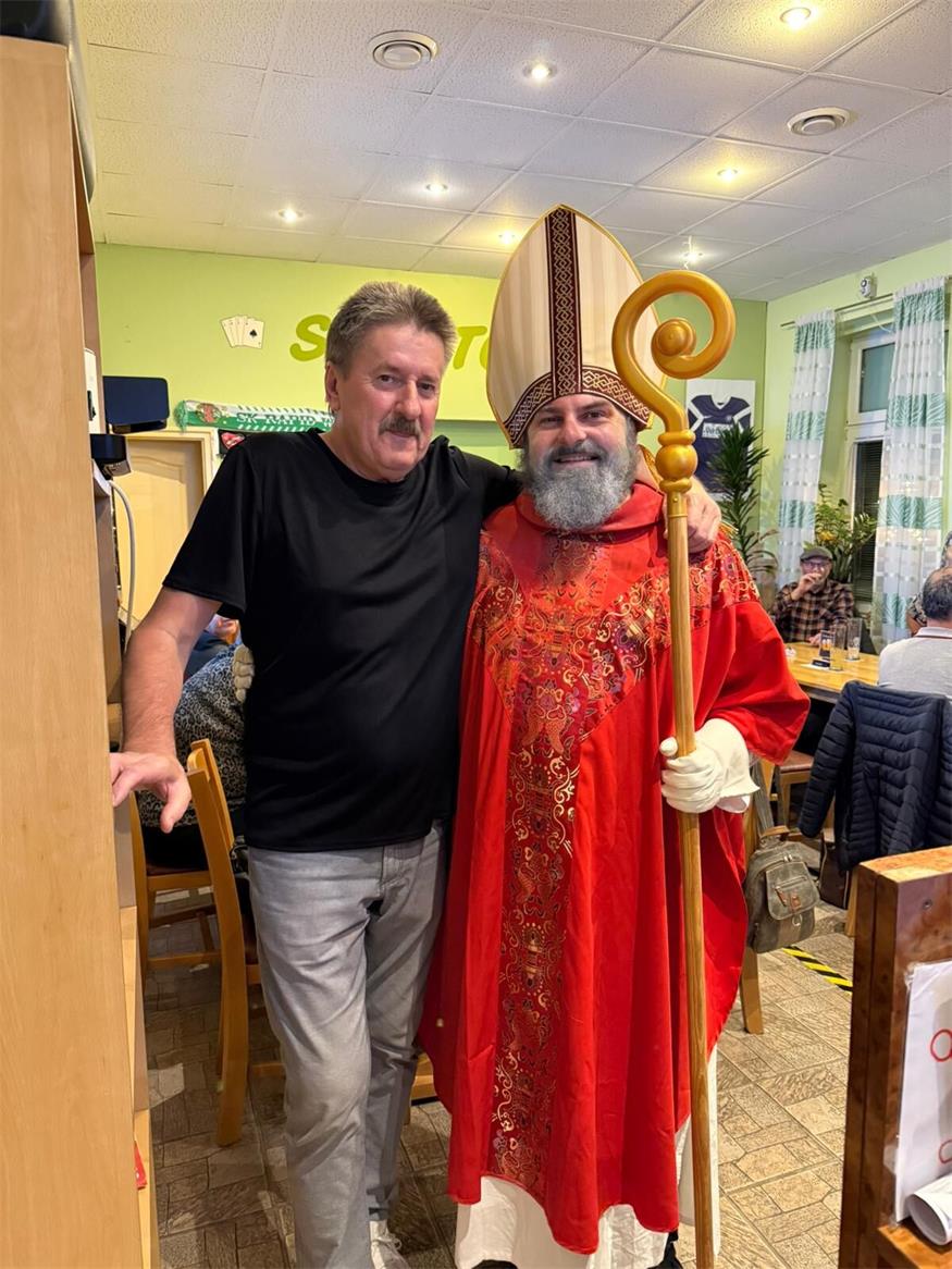 Nikolaus und Krampusse waren zu Besuch im Sportcafé Schober