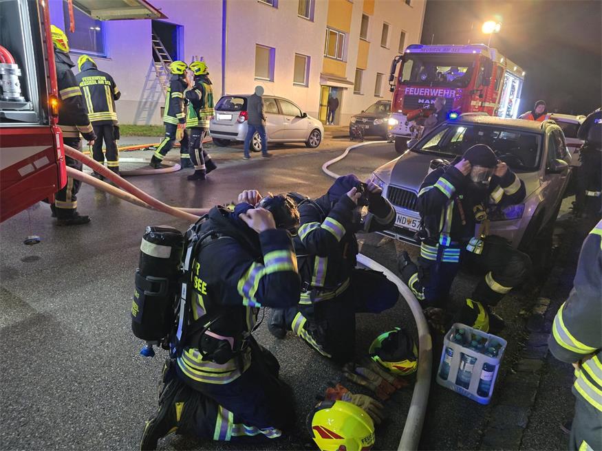 Neusiedl: Vier Verletzte bei Zimmerbrand