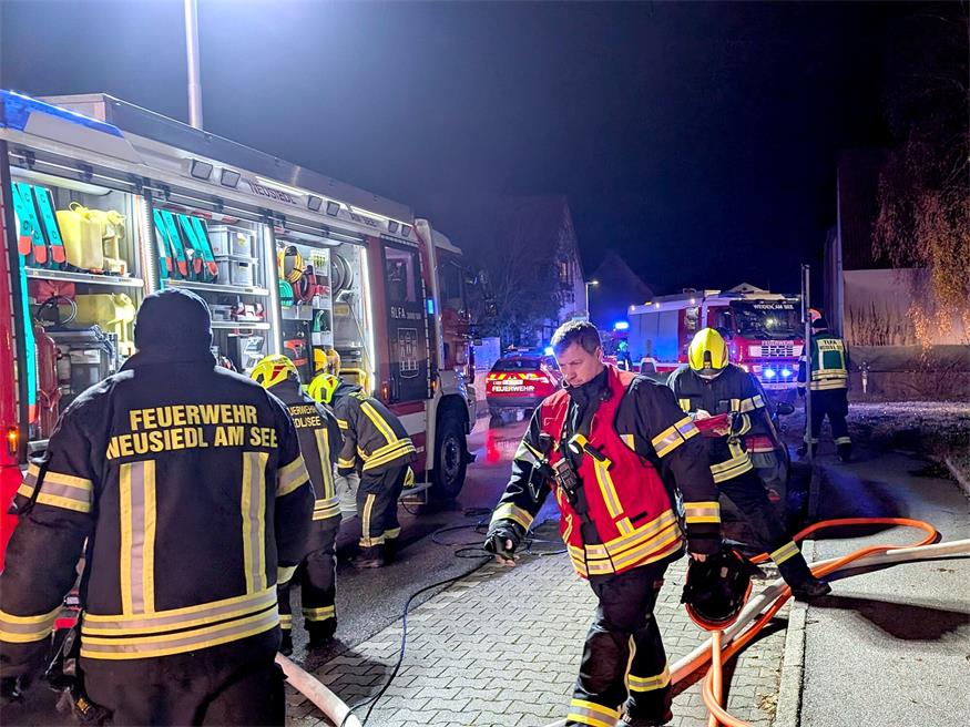 Neusiedl: Vier Verletzte bei Zimmerbrand