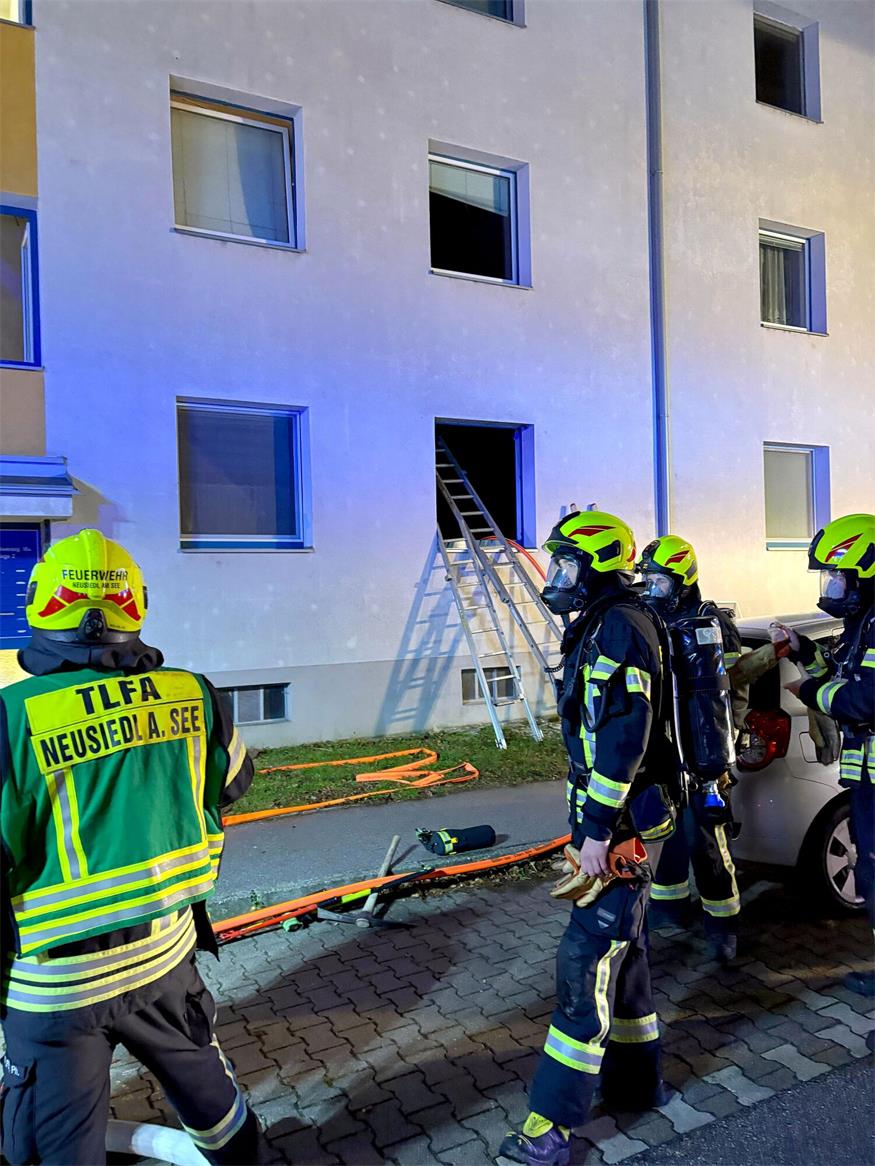 Neusiedl: Vier Verletzte bei Zimmerbrand