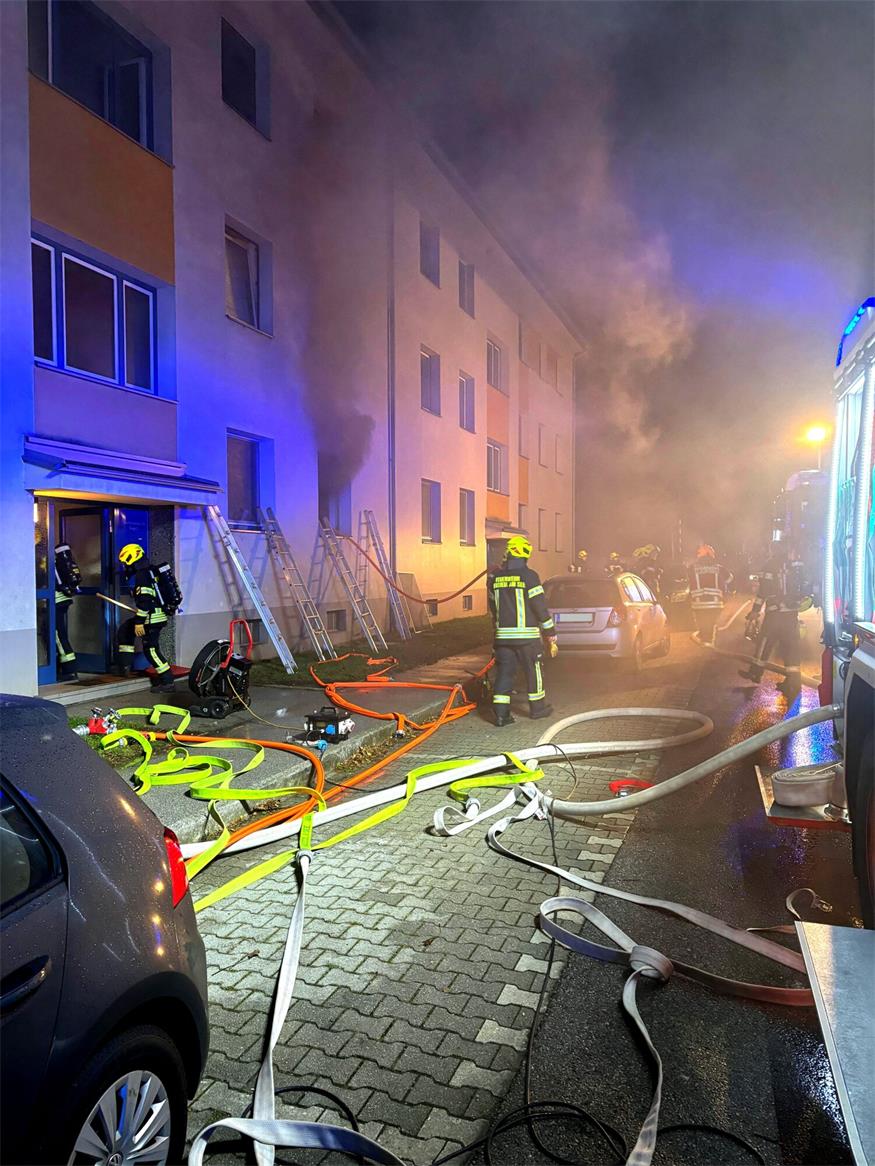 Neusiedl: Vier Verletzte bei Zimmerbrand