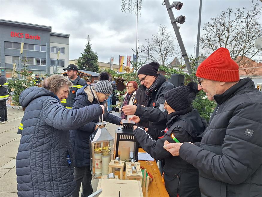 Friedenslicht strahlt vom Oberpullendorfer Hauptplatz in Bezirk hinaus