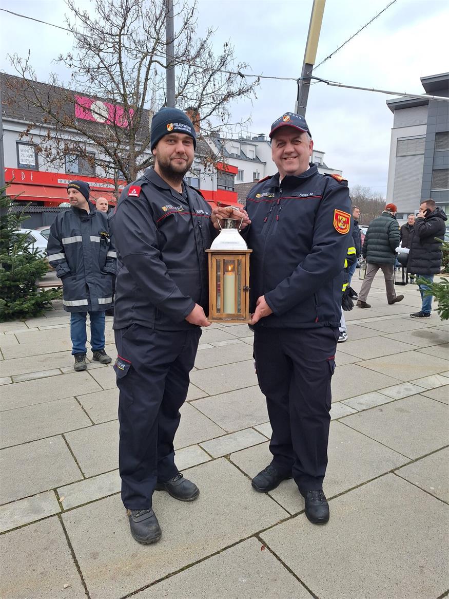 Friedenslicht strahlt vom Oberpullendorfer Hauptplatz in Bezirk hinaus