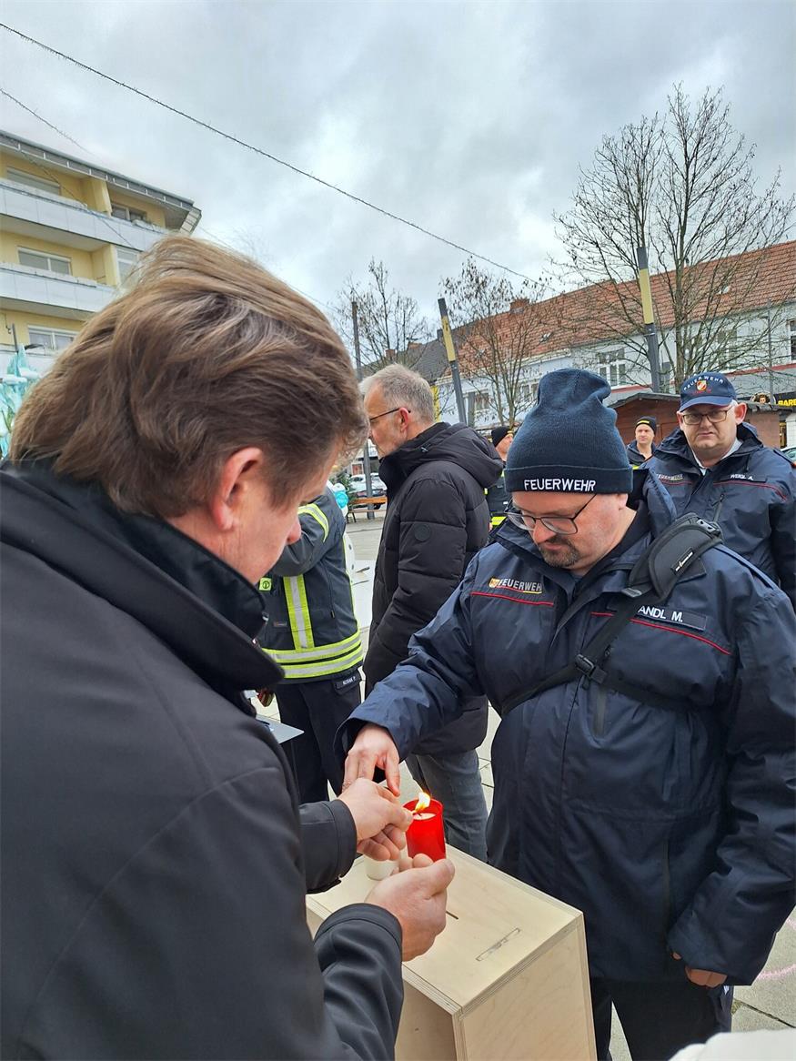 Friedenslicht strahlt vom Oberpullendorfer Hauptplatz in Bezirk hinaus