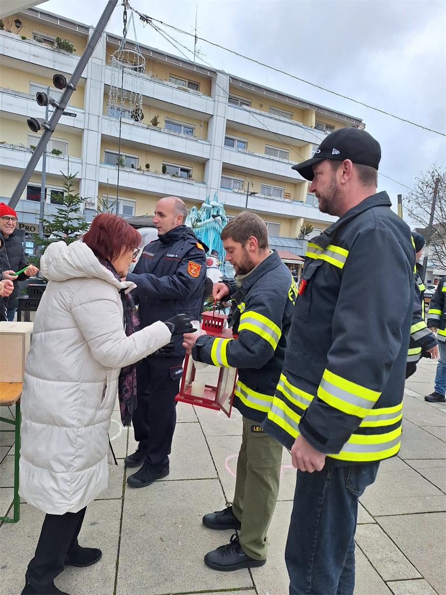 Friedenslicht strahlt vom Oberpullendorfer Hauptplatz in Bezirk hinaus