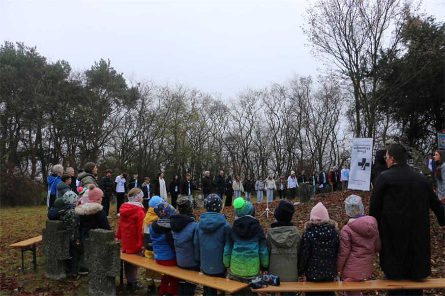 Gedenkveranstaltung beim Friedhof aus dem Ersten Weltkrieg