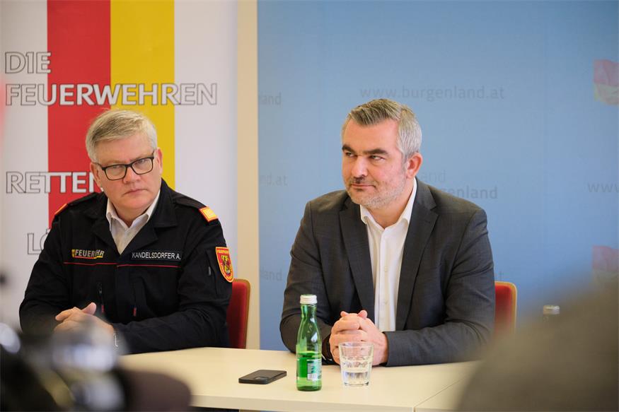 Brandschutzübung im Schilfgürtel: 200 Hektar werden gezielt abgebrannt