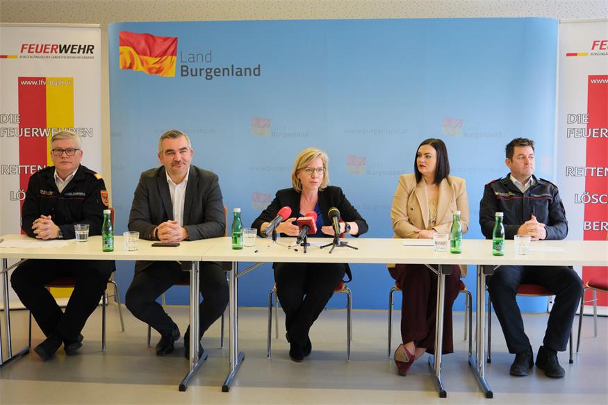 Brandschutzübung im Schilfgürtel: 200 Hektar werden gezielt abgebrannt