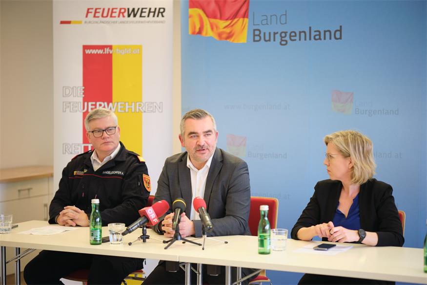 Brandschutzübung im Schilfgürtel: 200 Hektar werden gezielt abgebrannt