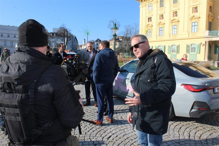 Mit „beem“ im E-Auto durchs Land: Roadshow zum Start von neuem Angebot