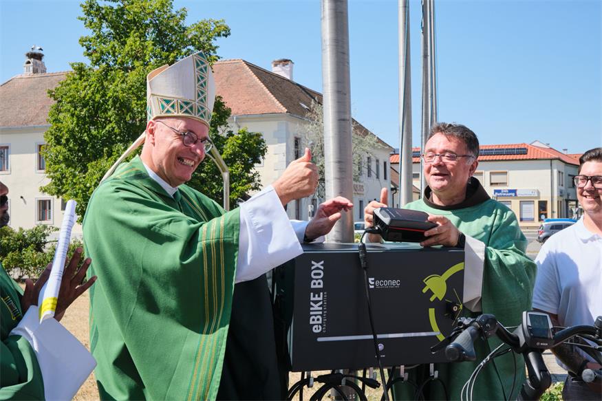 E-Bike-Ladestation bei Basilika Frauenkirchen feierlich gesegnet