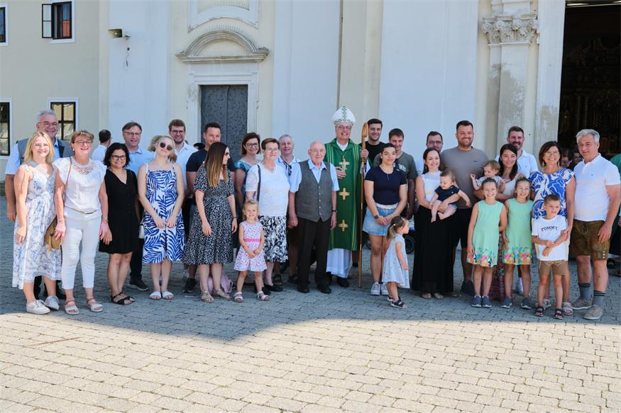 E-Bike-Ladestation bei Basilika Frauenkirchen feierlich gesegnet
