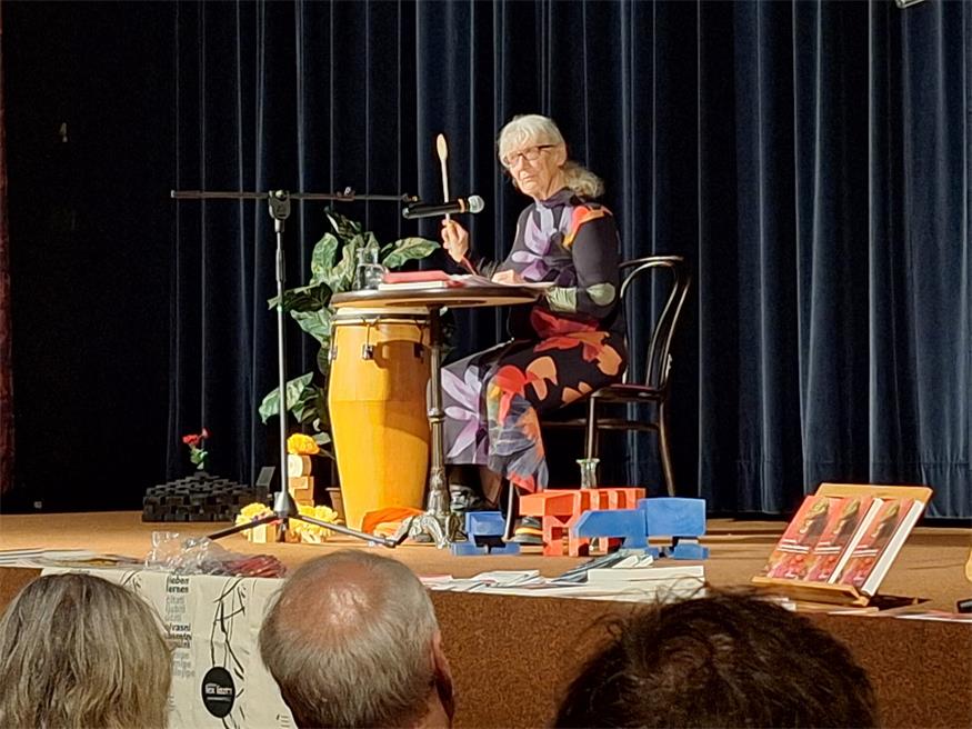 Jutta Treiber servierte literarische „Hausmannskost“