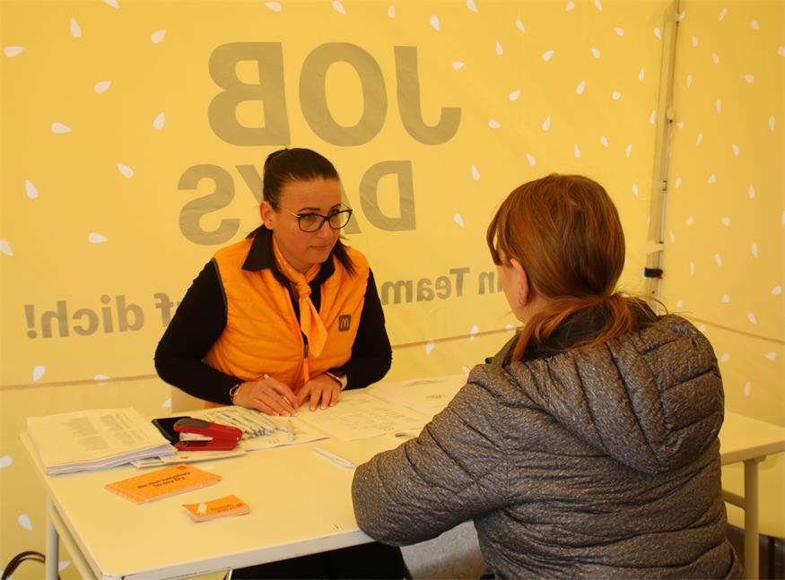 Karrieregespräche beim McDonald's Job Day in Stoob-Süd