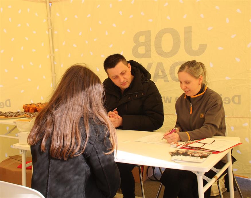 Karrieregespräche beim McDonald's Job Day in Stoob-Süd