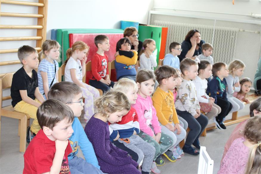 Erstes Kinderbuch auf die Straße gebracht