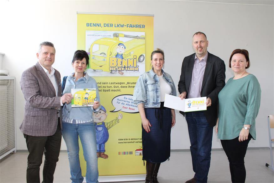 Erstes Kinderbuch auf die Straße gebracht