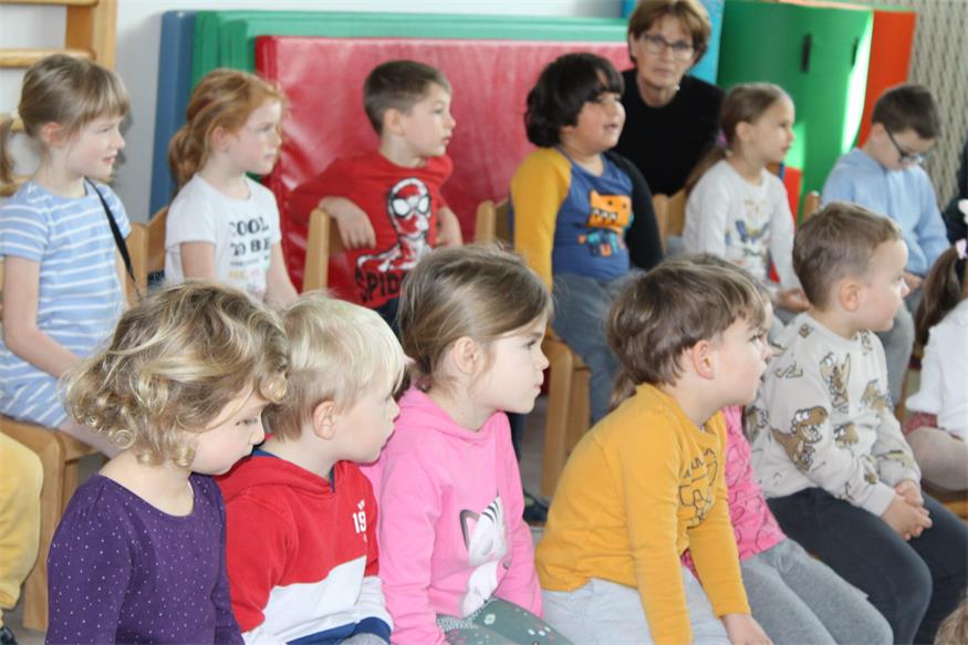 Erstes Kinderbuch auf die Straße gebracht