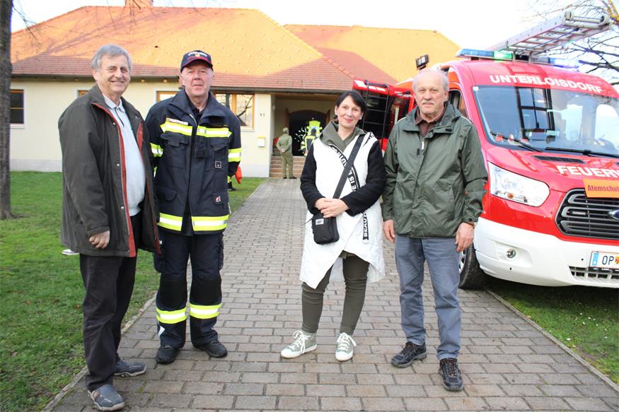 Rauch im Unterloisdorfer Dorfzentrum: Über 90 Feuerwehrleute übten