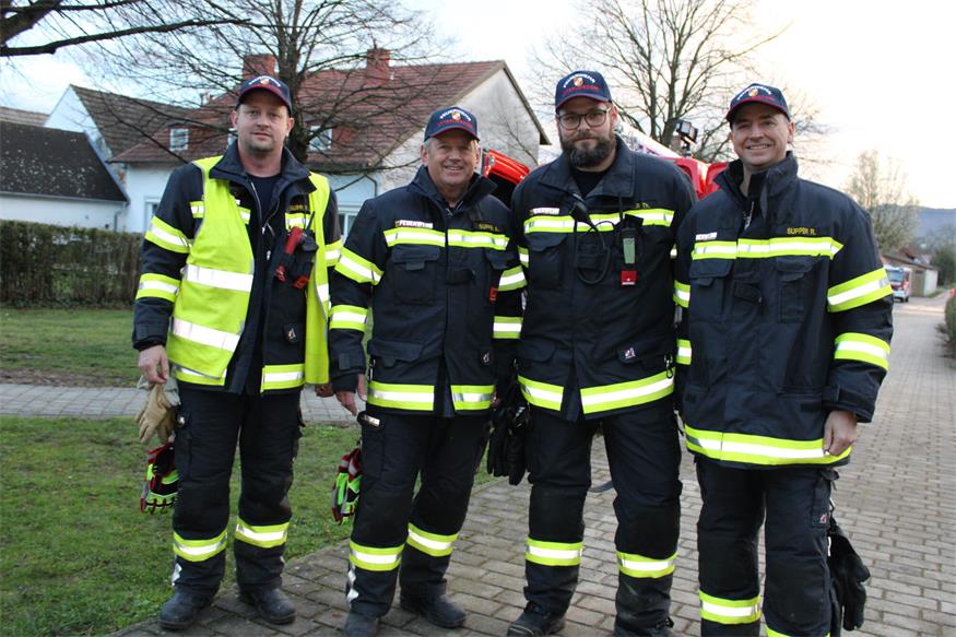 Rauch im Unterloisdorfer Dorfzentrum: Über 90 Feuerwehrleute übten