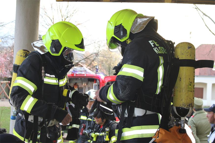 Rauch im Unterloisdorfer Dorfzentrum: Über 90 Feuerwehrleute übten