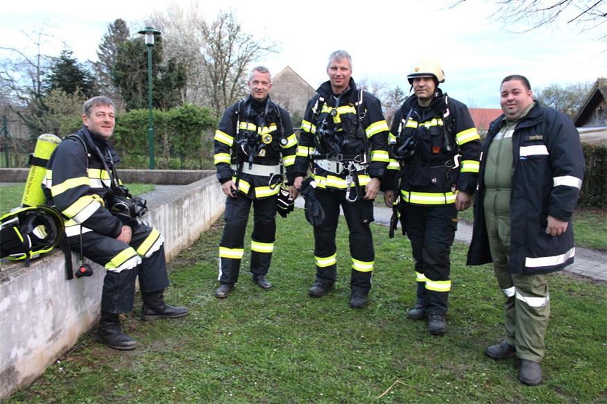 Rauch im Unterloisdorfer Dorfzentrum: Über 90 Feuerwehrleute übten