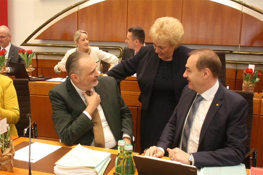 „Klinik-Gesetz“ dominiert auch die Landtagssitzung