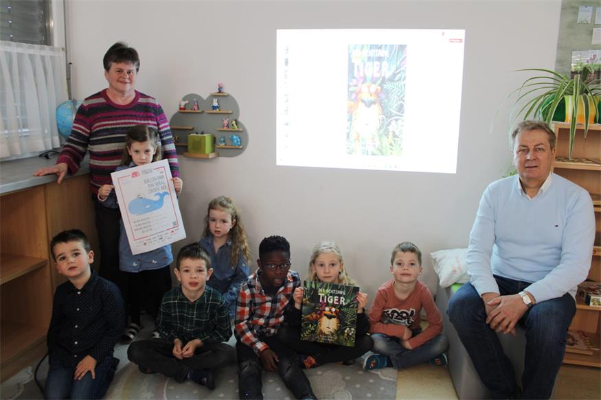 Volksschulkinder auf „Vorlese-Tour“ durch Pilgersdorf und Unterrabnitz