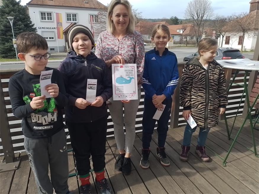 Volksschulkinder auf „Vorlese-Tour“ durch Pilgersdorf und Unterrabnitz