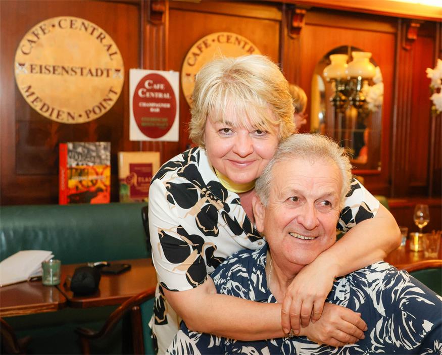 Tanz und Gesang im Café Central in Eisenstadt