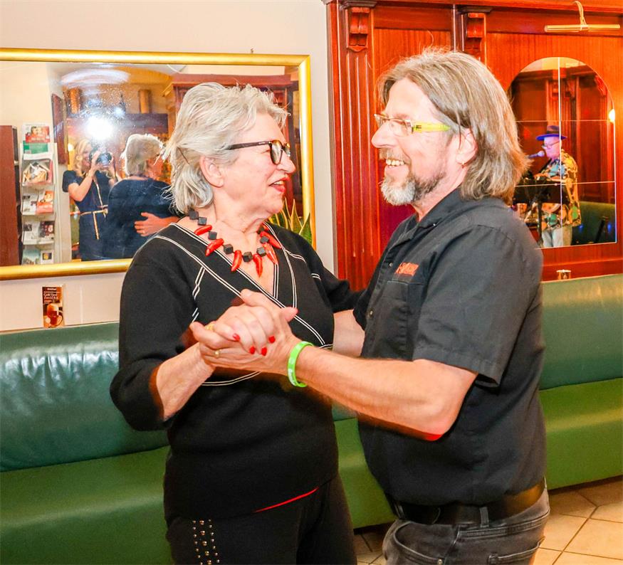 Tanz und Gesang im Café Central in Eisenstadt