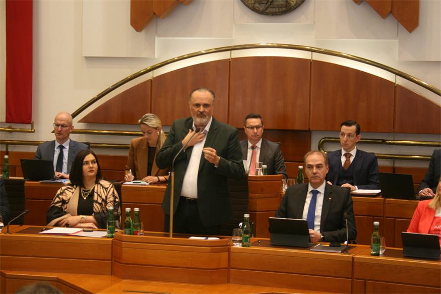 Landtag: Privatuni-Ankündigung und Fragen zu den Finanzen