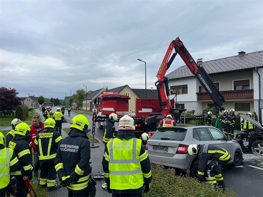 Zwei Kinder und zwei Frauen bei Kollision in Rauchwart verletzt