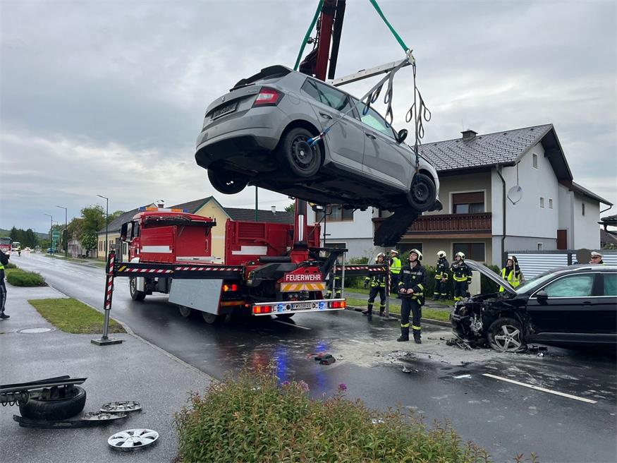 Zwei Kinder und zwei Frauen bei Kollision in Rauchwart verletzt
