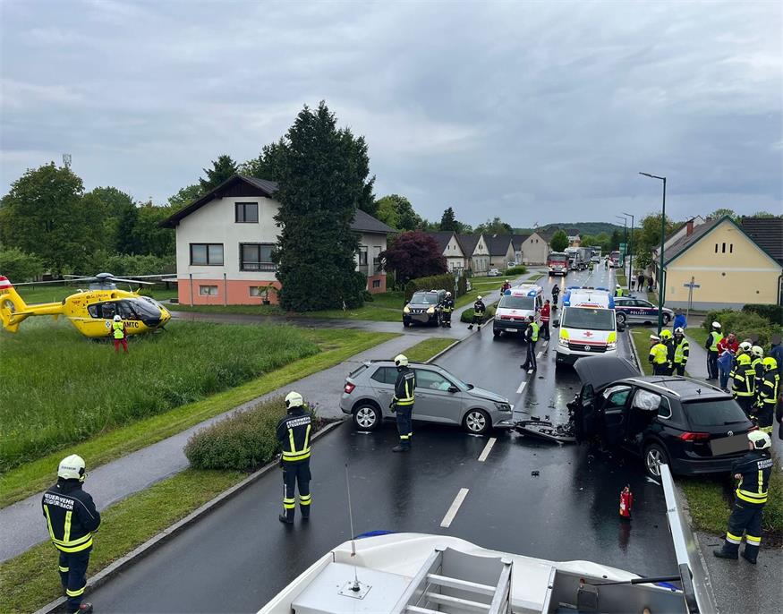 Zwei Kinder und zwei Frauen bei Kollision in Rauchwart verletzt