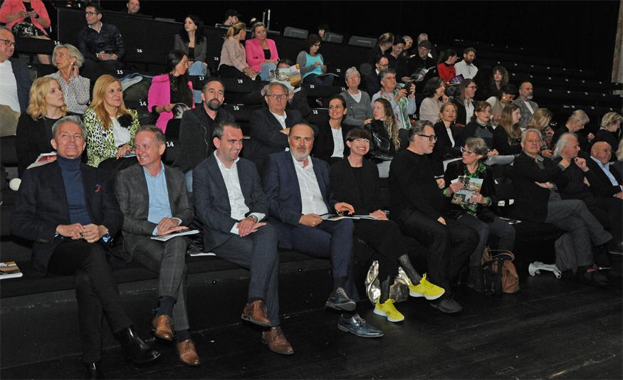 Promi-Treffen zur Premiere: „So einen Kulturgenuss spielt’s nur da!“
