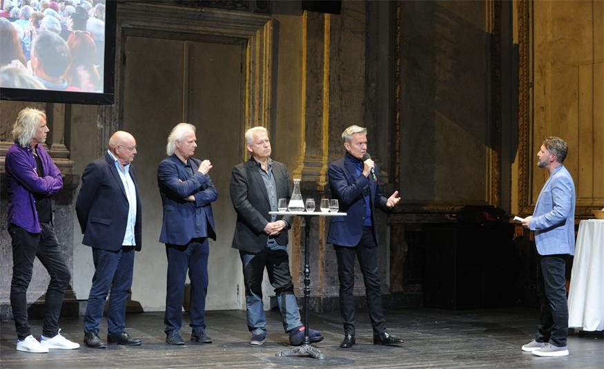 Promi-Treffen zur Premiere: „So einen Kulturgenuss spielt’s nur da!“