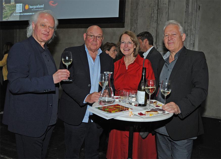 Promi-Treffen zur Premiere: „So einen Kulturgenuss spielt’s nur da!“