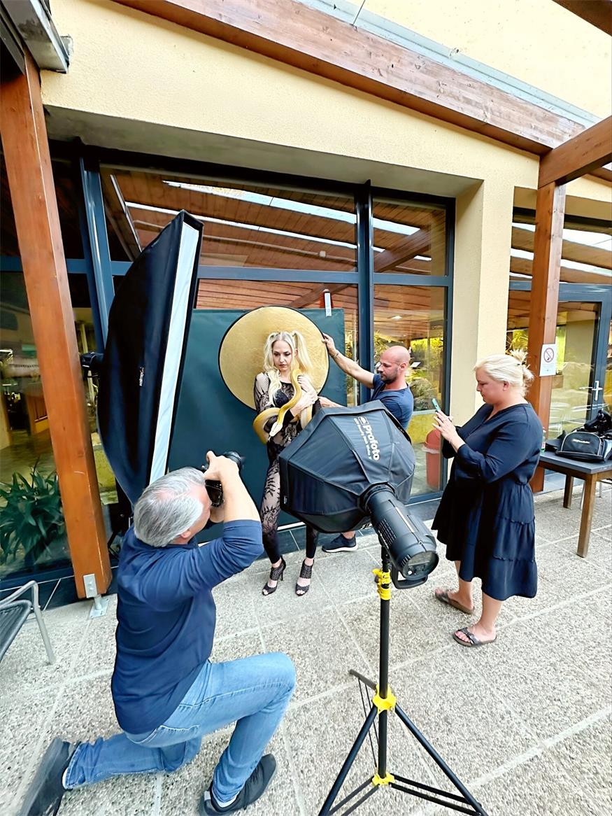 Fotoshooting von Miss Europe im Forchtensteiner Reptilienzoo