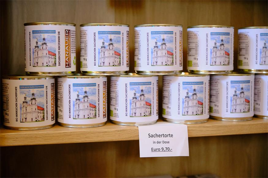 Frauenkirchen: Sachertorte aus der Basilika
