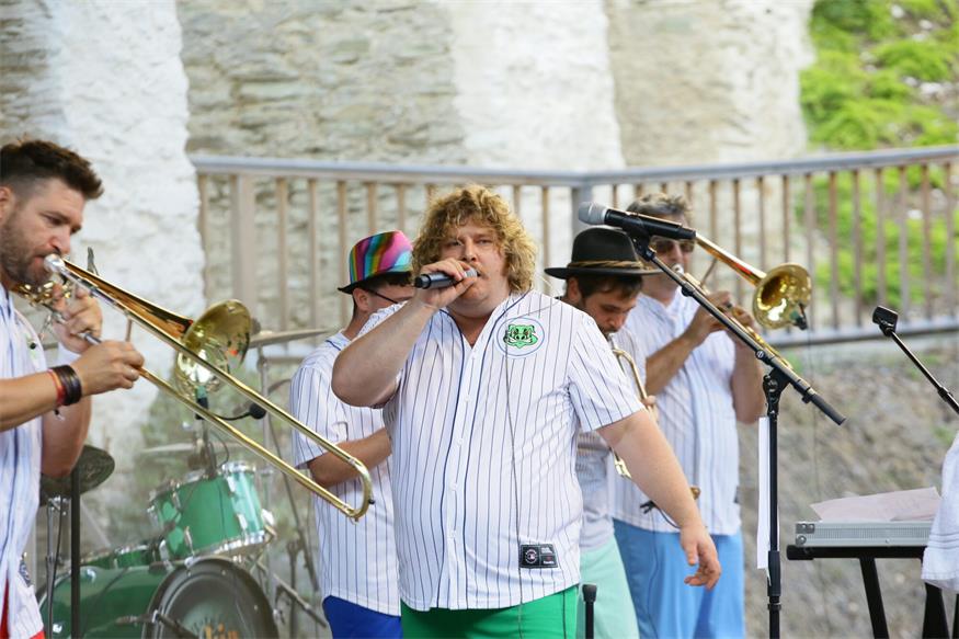 Musik, Stimmung und eine volle Burgarena
