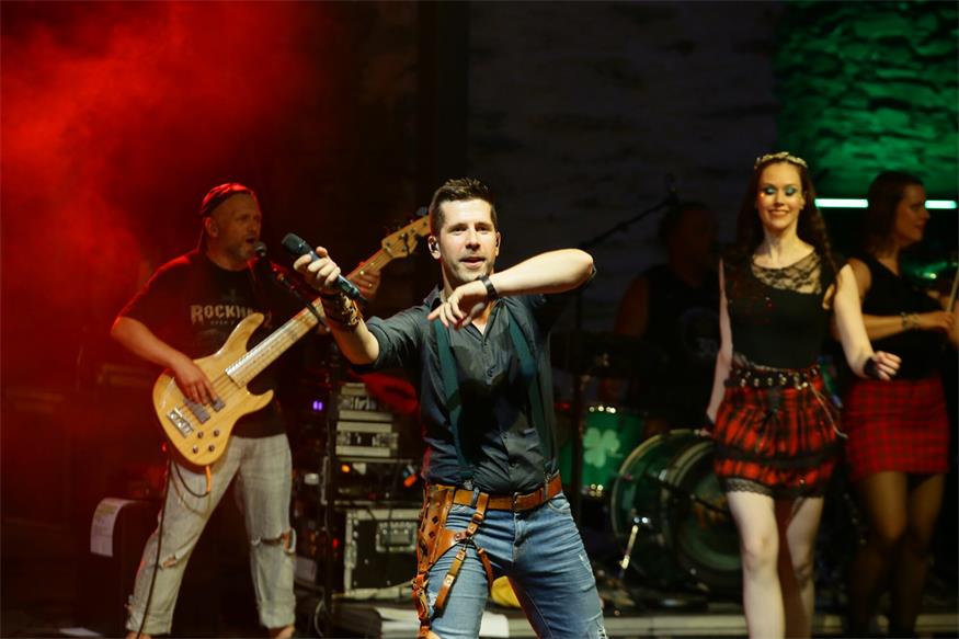 Musik, Stimmung und eine volle Burgarena