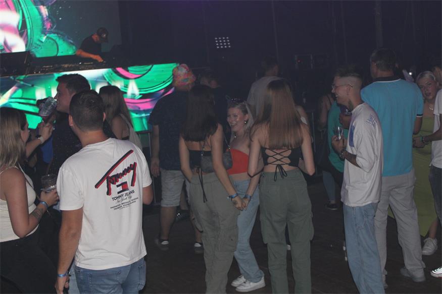 Sommer Wiesn: DJ „KXXMA“ und Co. ließen Party-Herzen höher schlagen